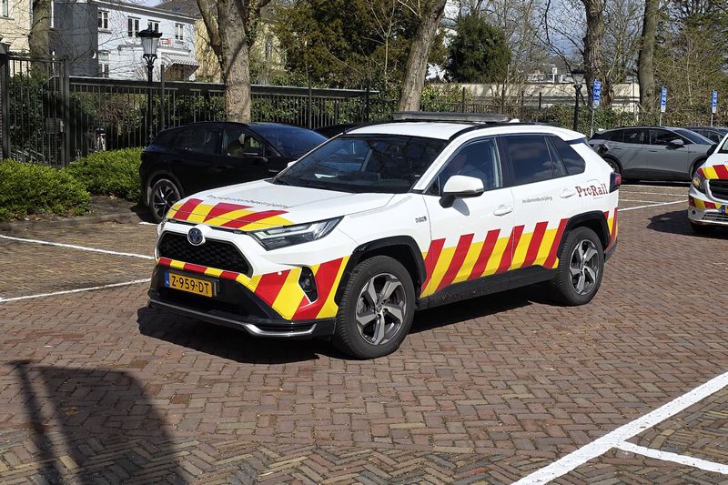 Museumlocomotief 605 van het Spoorwegmuseum herspoord door Incidentenbestrijders van ProRail